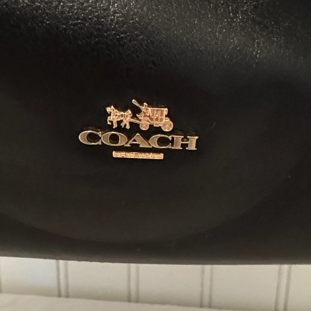 Coach Black Leather Hobo Shoulder Bag with Gold Hardware - Picture 2 of 7